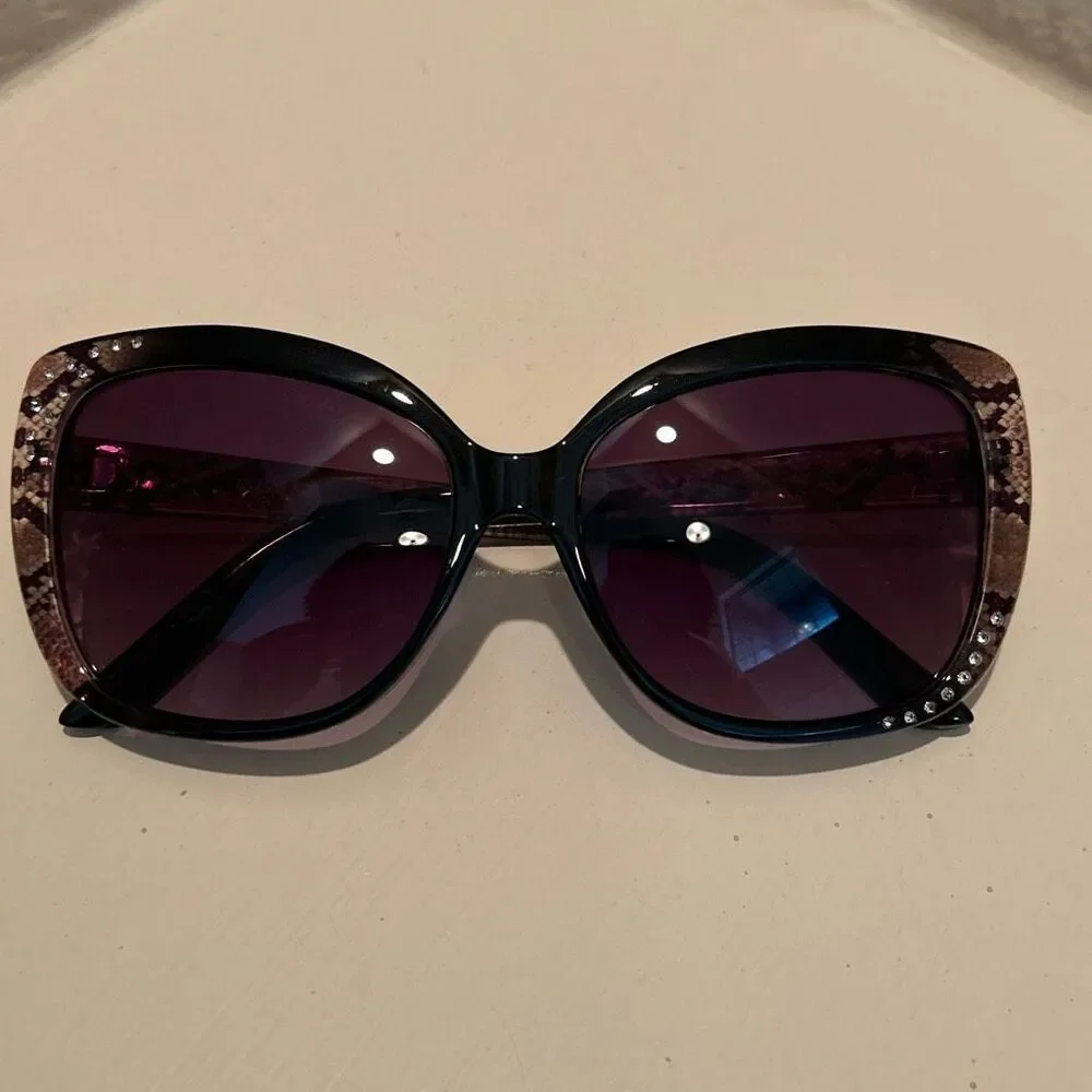 Guess Butterfly Sunglasses Smoke Gradient Lens Brown Snakeskin Rhinestones Y2K